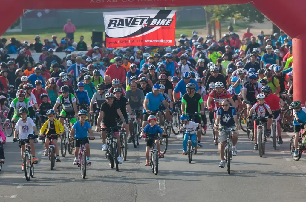 Grup de persones a la Diada de la Bicicleta