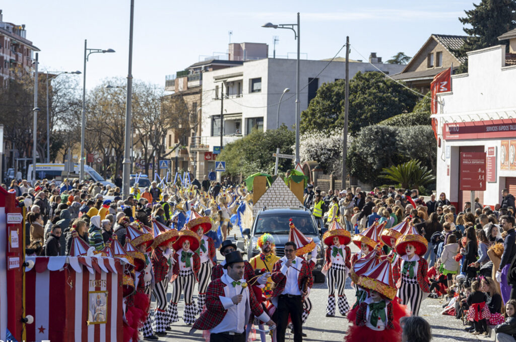 Grup de persones en una festivitat de Carnestoltes